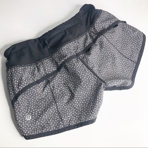 Lululemon Speed Short Frozen Fizz Blk/White 4